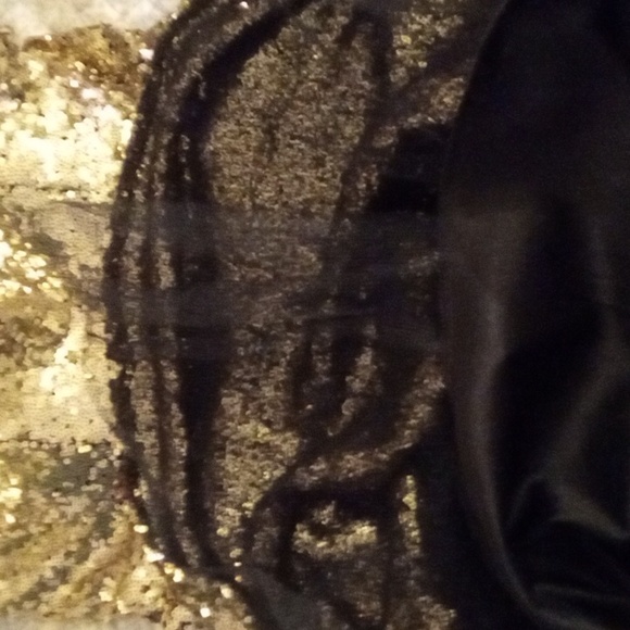 All That Glitters Is Gold - Picture 8 of 10